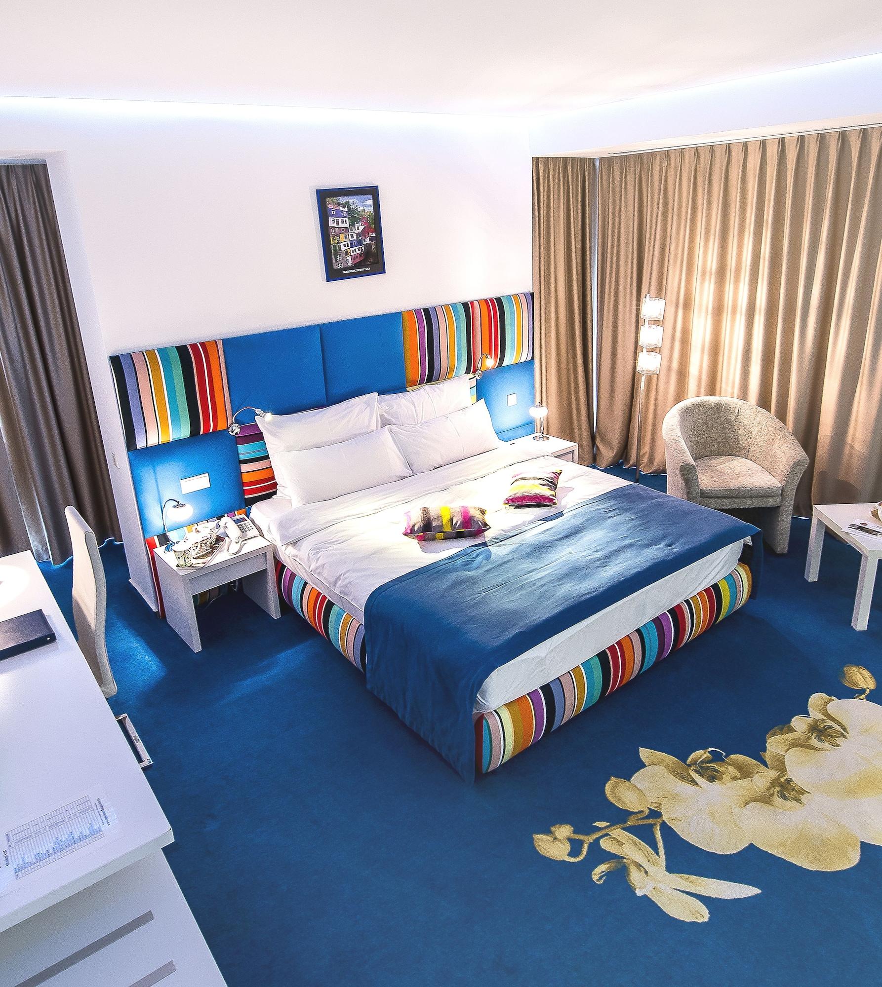 Marshal Garden Hotel Bucarest Exterior foto A room at the hotel