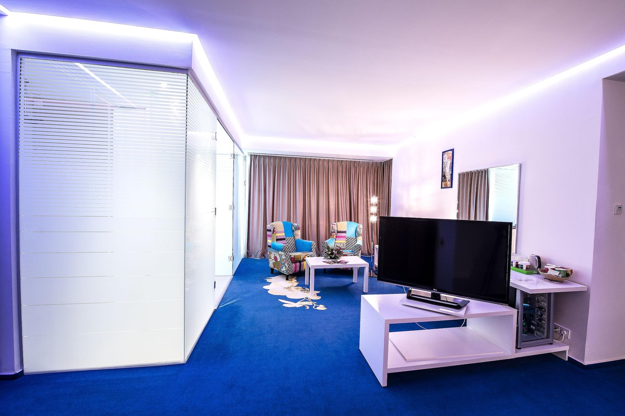 Marshal Garden Hotel Bucarest Exterior foto A room at the hotel