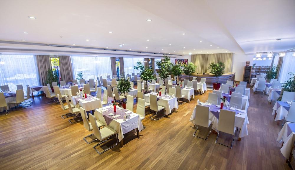 Marshal Garden Hotel Bucarest Exterior foto The restaurant