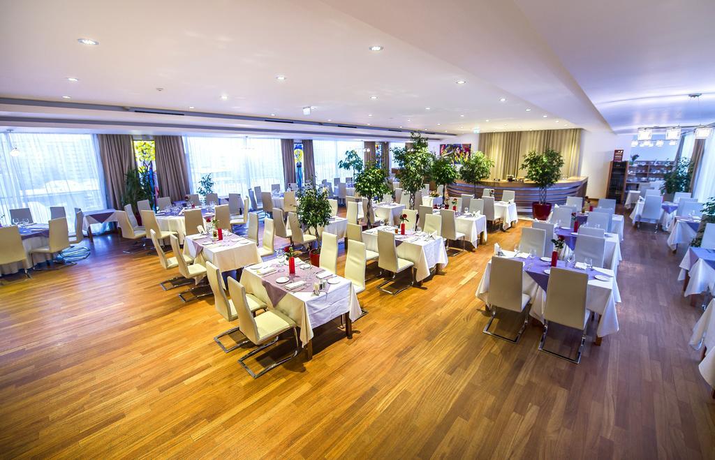 Marshal Garden Hotel Bucarest Exterior foto The restaurant