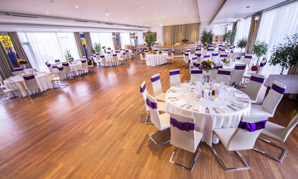 Marshal Garden Hotel Bucarest Exterior foto The ballroom at the hotel