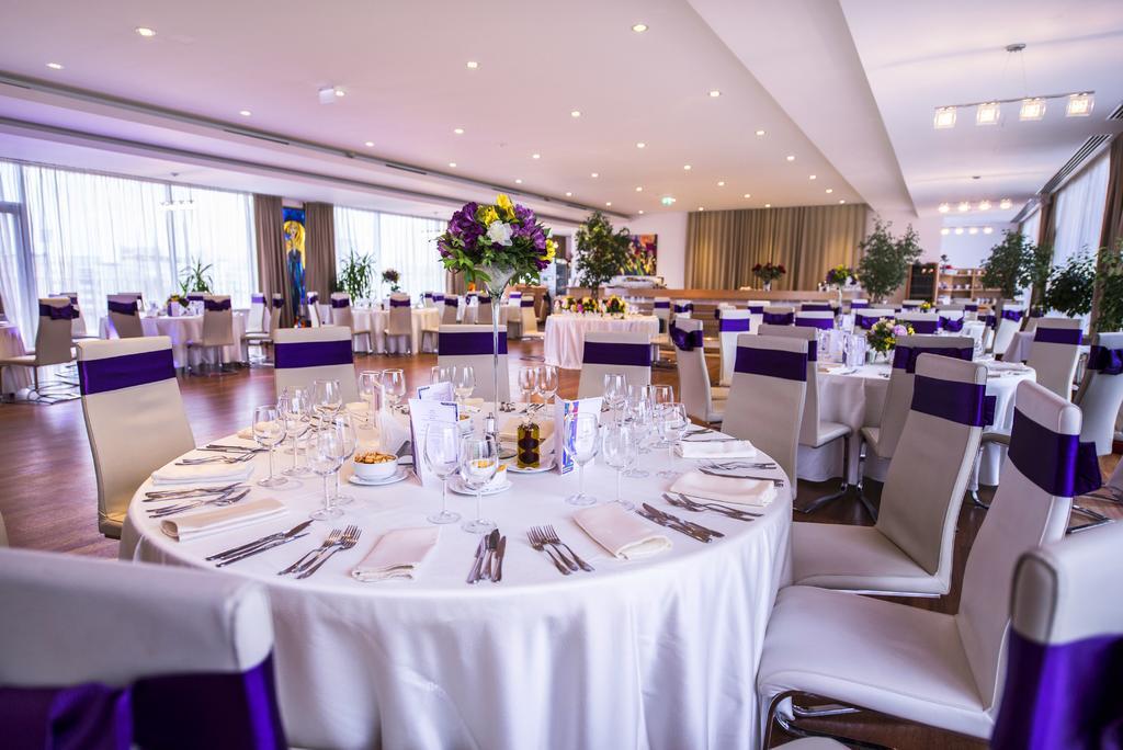 Marshal Garden Hotel Bucarest Exterior foto The Long Room at Lord's Cricket Ground