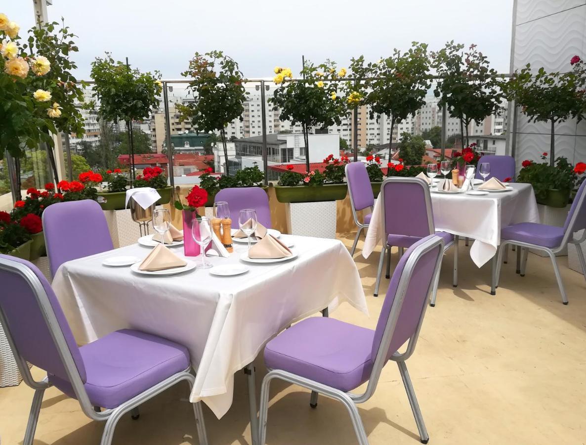 Marshal Garden Hotel Bucarest Exterior foto The rooftop garden